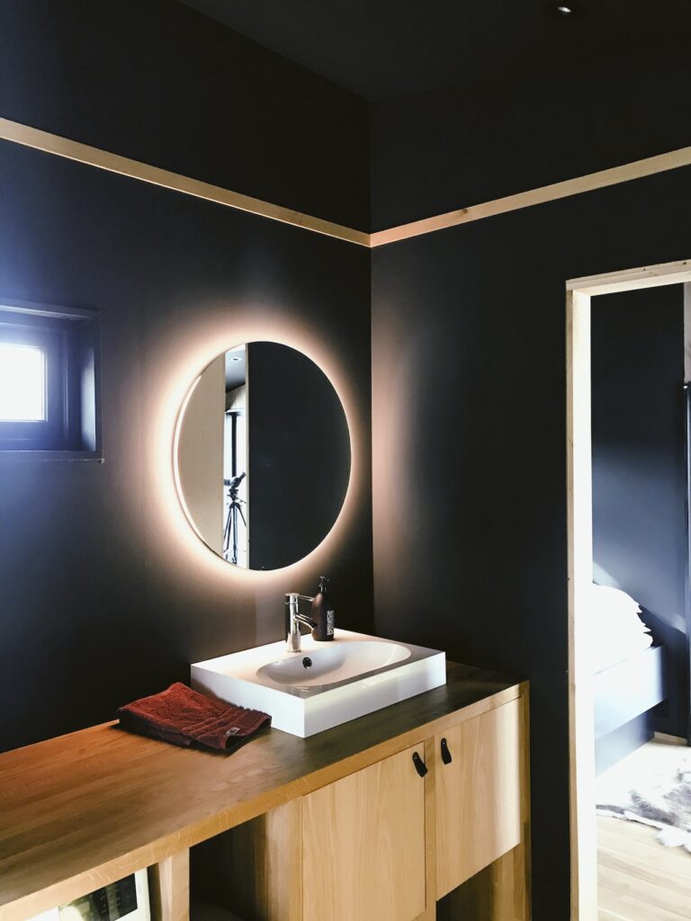 black mirror bathroom